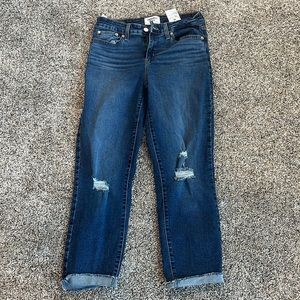 Comfy size 6 mid rise boyfriend jeans